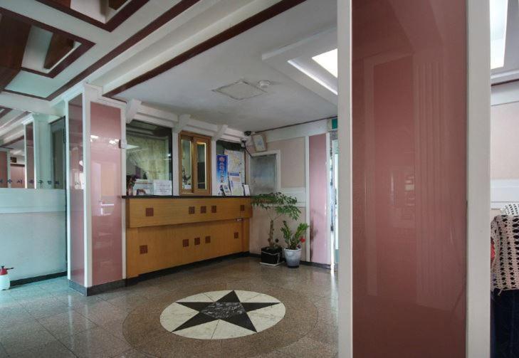 Lee Motel Yeosu Buitenkant foto
